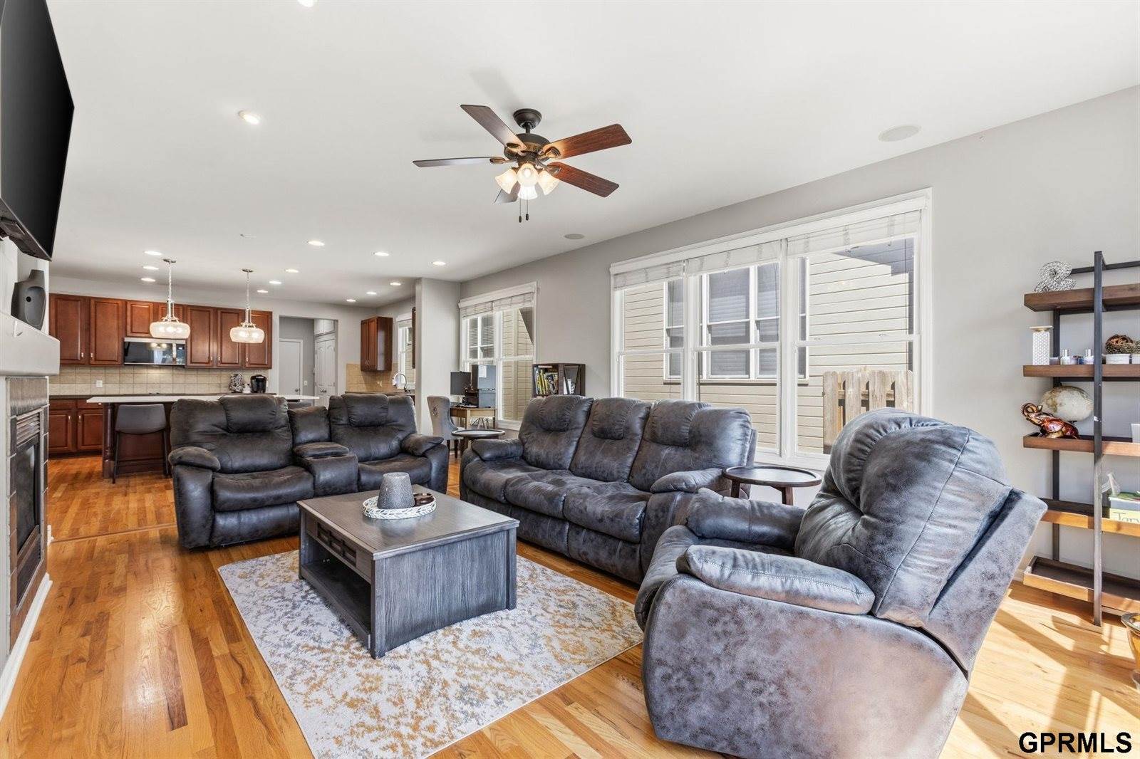 18025 Dewey Circle, Elkhorn, NE 68022