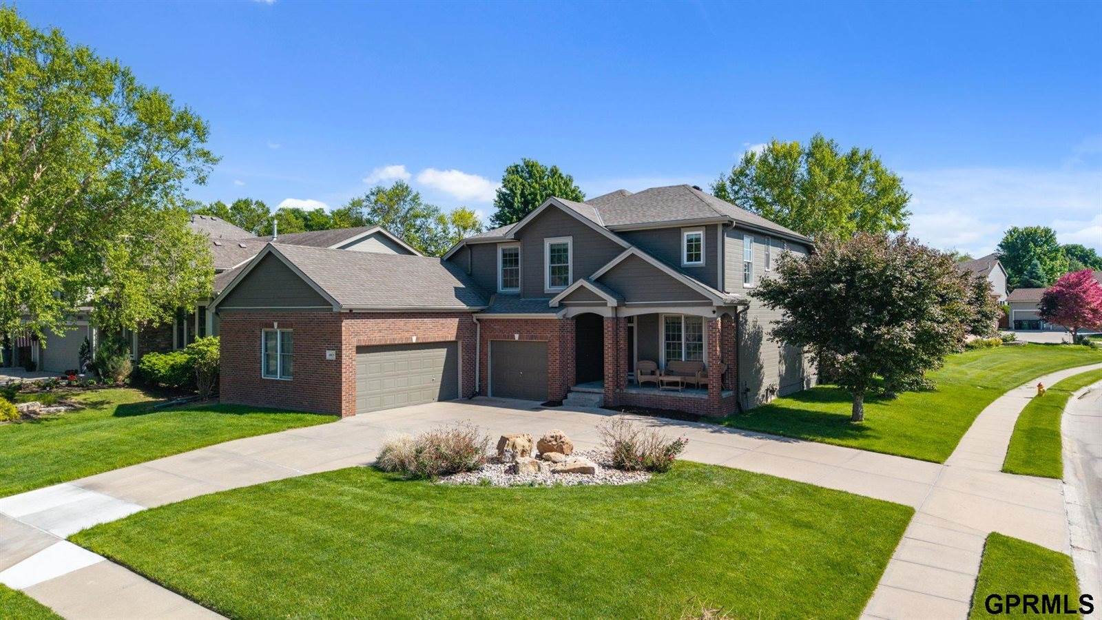 18025 Dewey Circle, Elkhorn, NE 68022