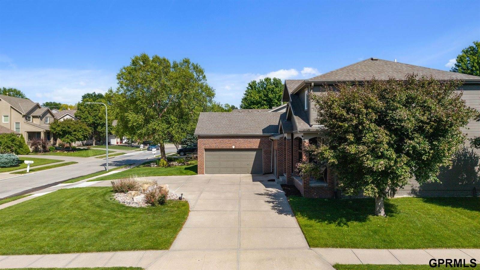18025 Dewey Circle, Elkhorn, NE 68022