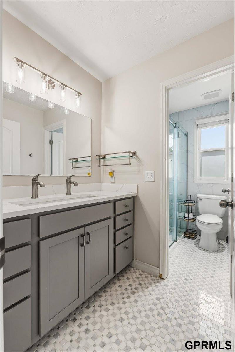 18025 Dewey Circle, Elkhorn, NE 68022