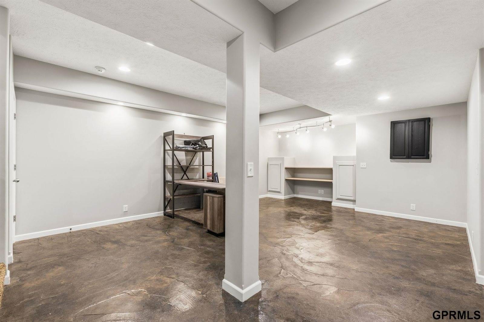 18025 Dewey Circle, Elkhorn, NE 68022