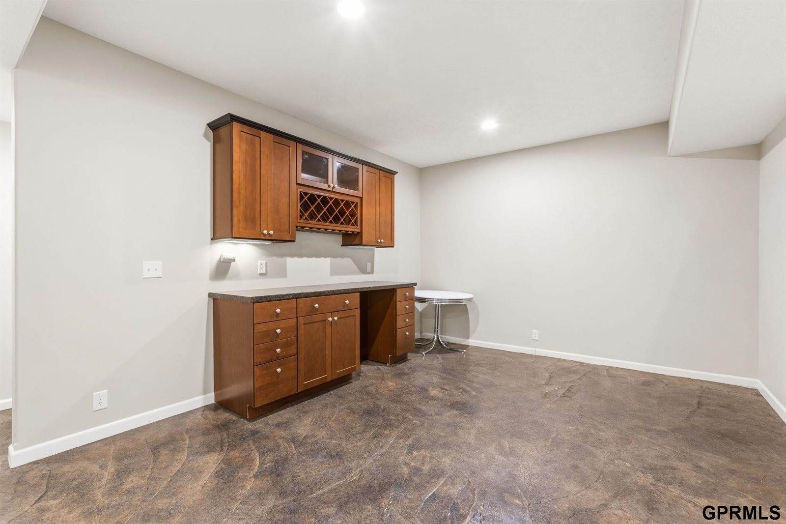 18025 Dewey Circle, Elkhorn, NE 68022