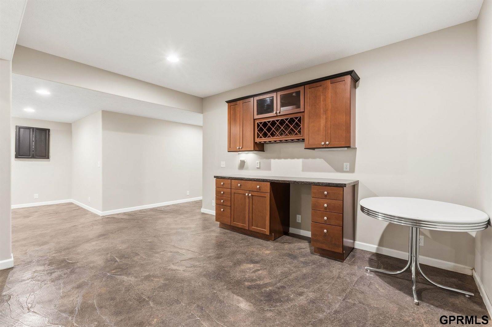 18025 Dewey Circle, Elkhorn, NE 68022