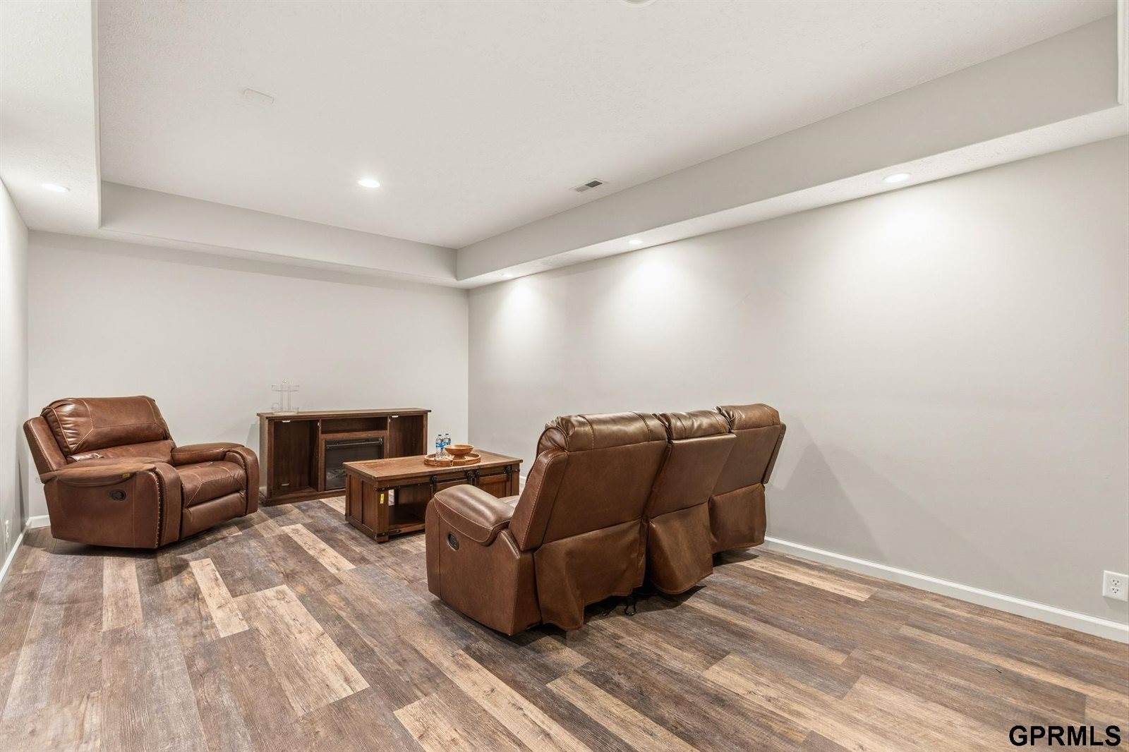 18025 Dewey Circle, Elkhorn, NE 68022