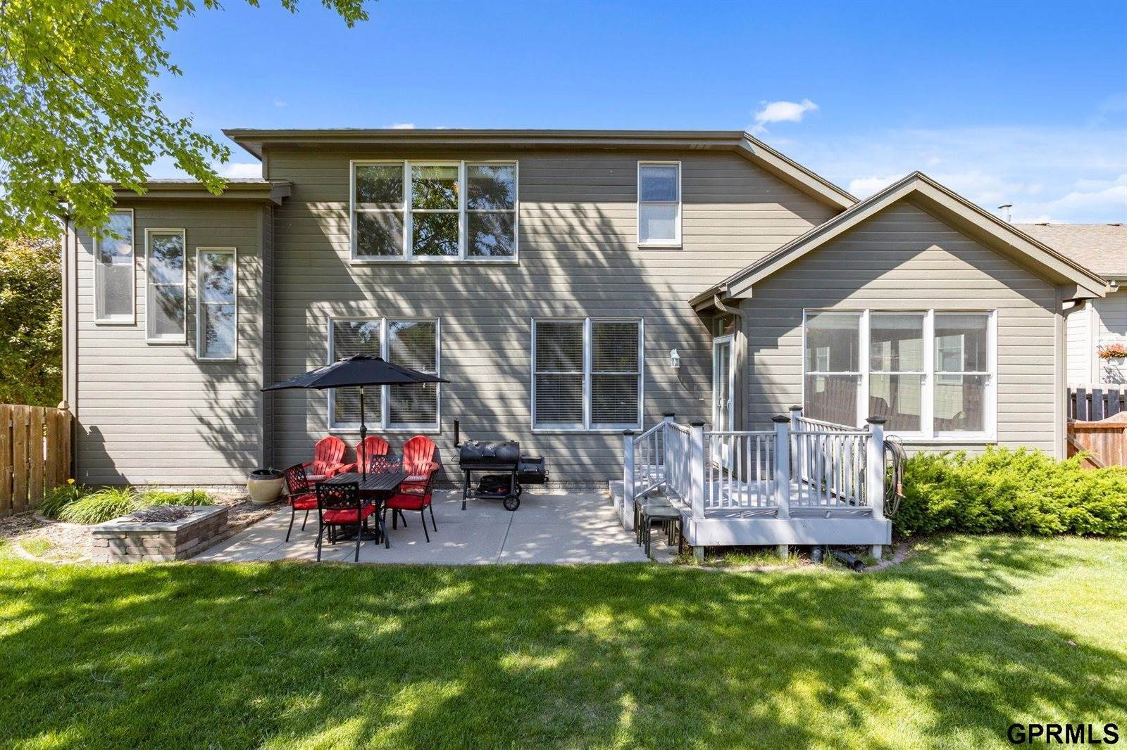 18025 Dewey Circle, Elkhorn, NE 68022