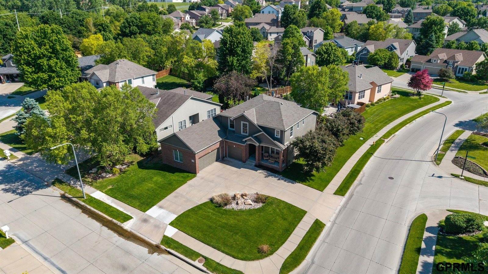 18025 Dewey Circle, Elkhorn, NE 68022
