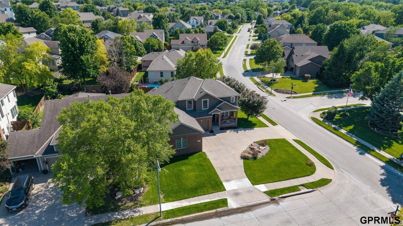 18025 Dewey Circle, Elkhorn, NE 68022