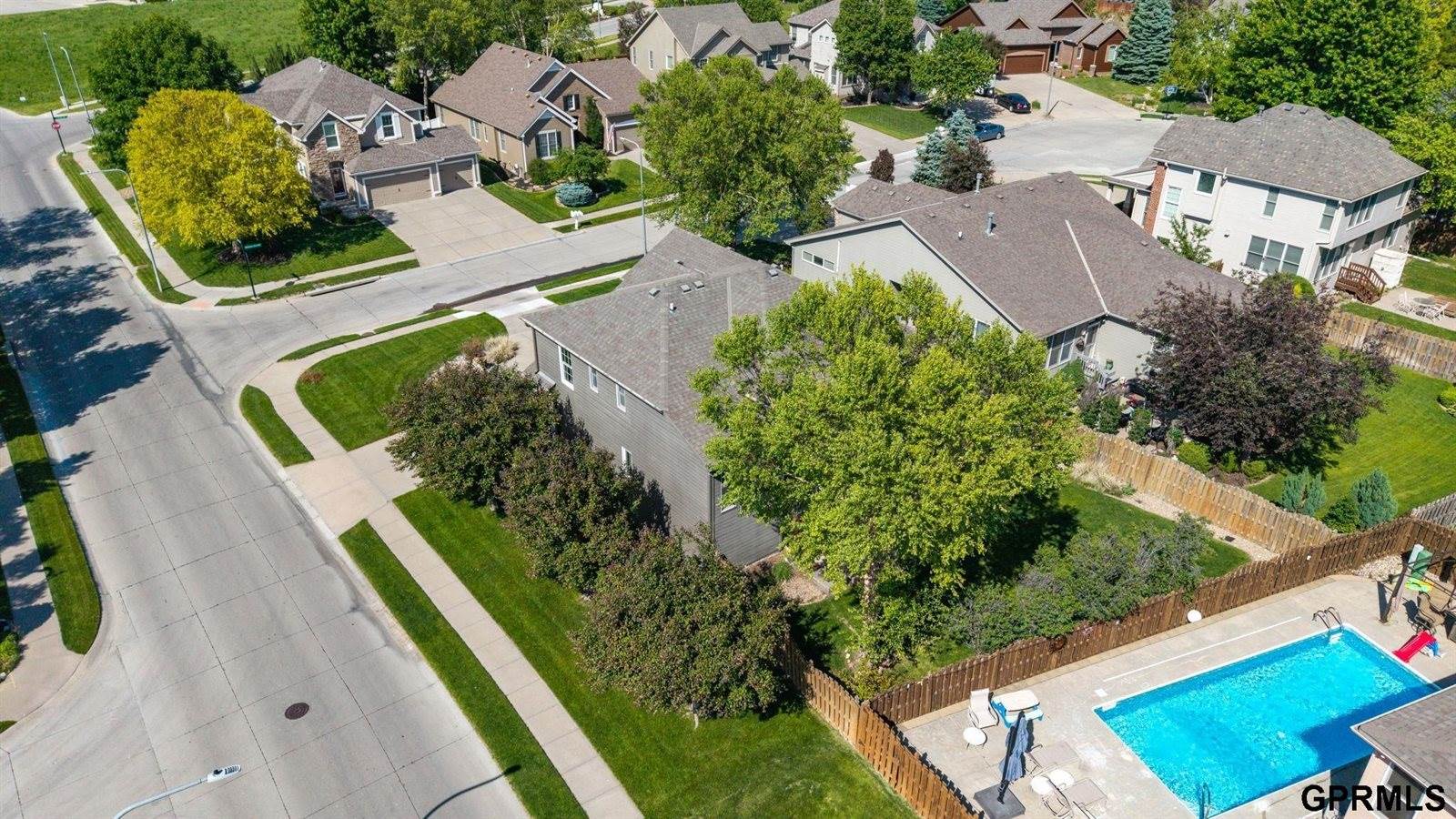 18025 Dewey Circle, Elkhorn, NE 68022