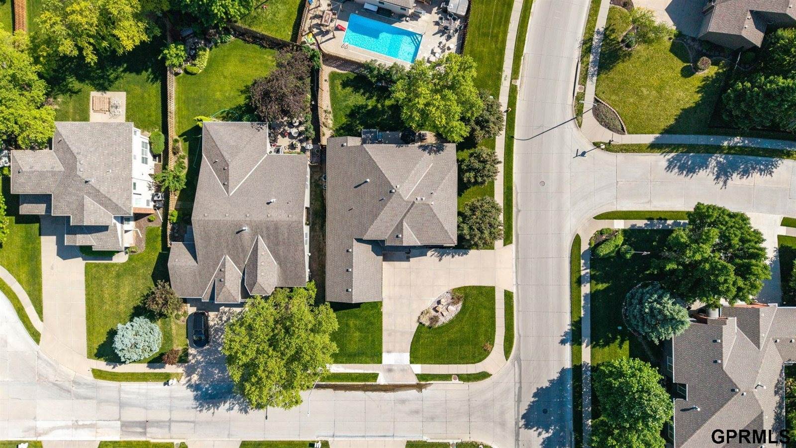 18025 Dewey Circle, Elkhorn, NE 68022