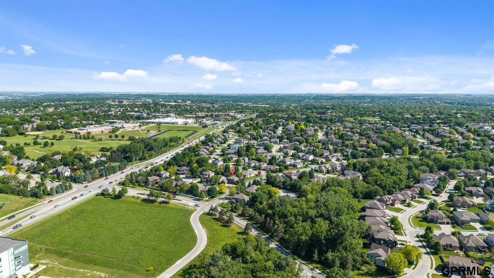 18025 Dewey Circle, Elkhorn, NE 68022