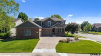 18025 Dewey Circle, Elkhorn, NE 68022