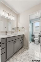 18025 Dewey Circle, Elkhorn, NE 68022