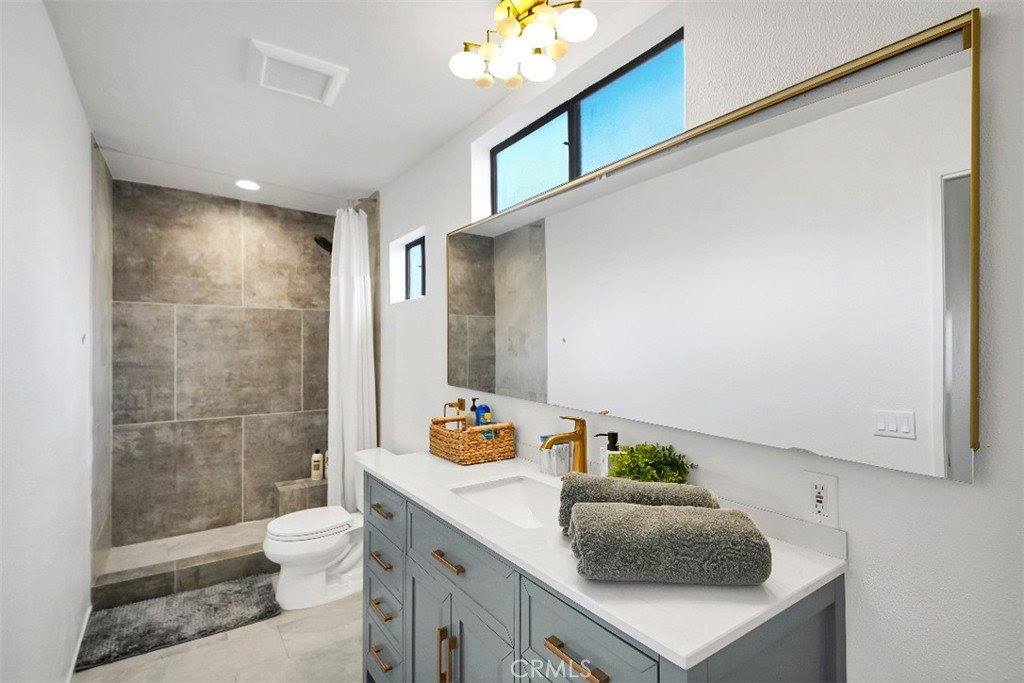 10444 Canoga Avenue, Chatsworth, CA 91311