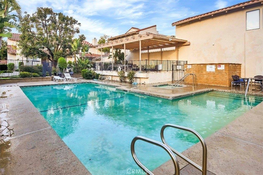 10444 Canoga Avenue, Chatsworth, CA 91311