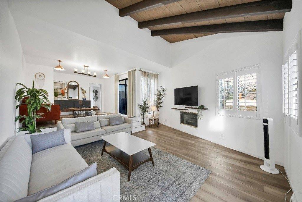 10444 Canoga Avenue, Chatsworth, CA 91311