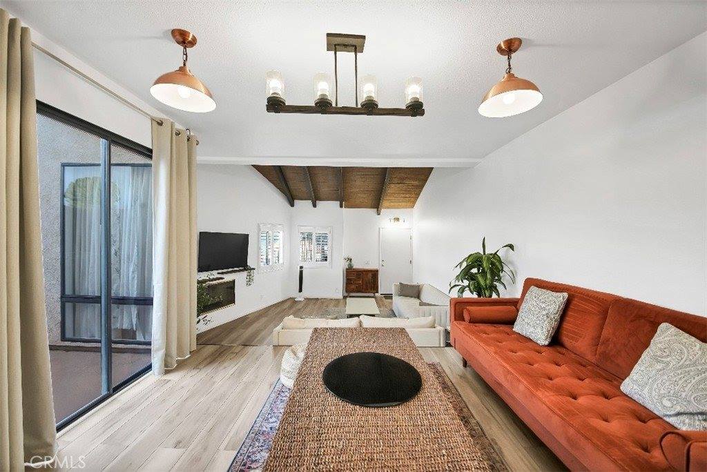 10444 Canoga Avenue, Chatsworth, CA 91311