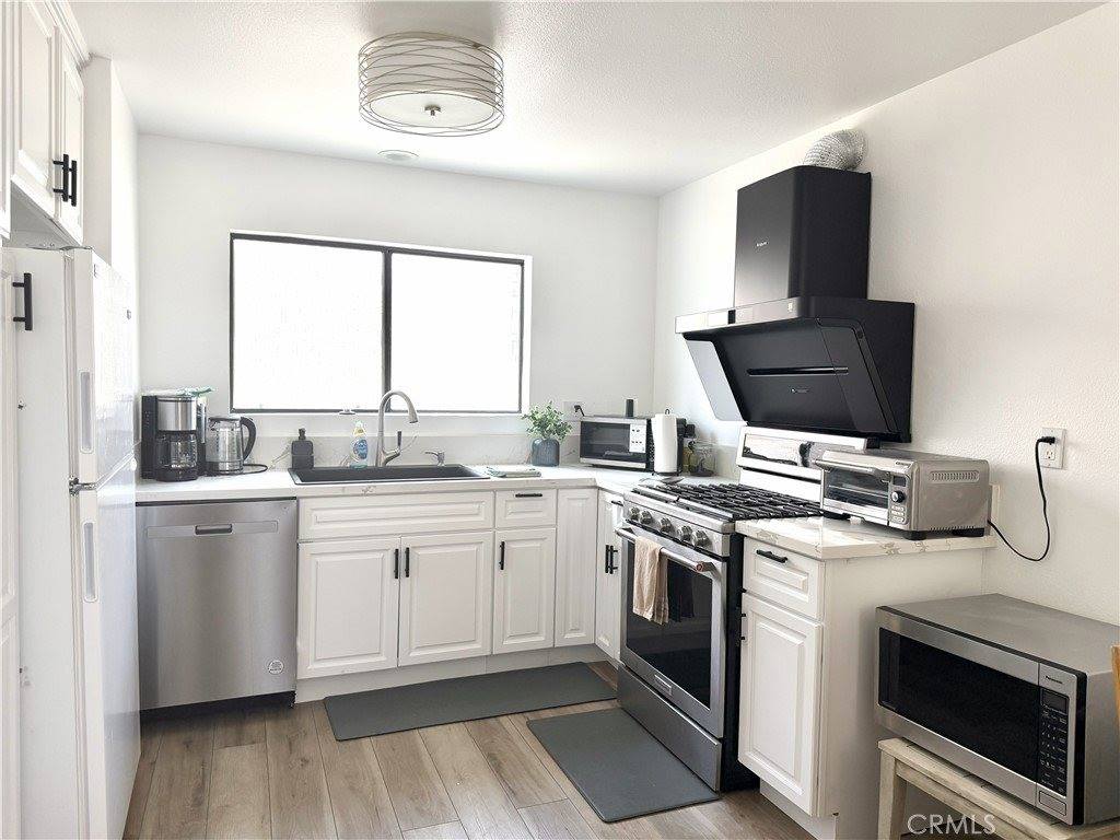 10444 Canoga Avenue, Chatsworth, CA 91311