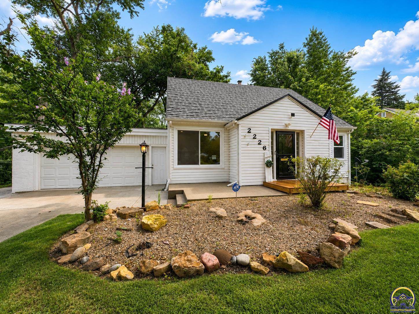 2226 SW Burnett RD, Topeka, KS 66614
