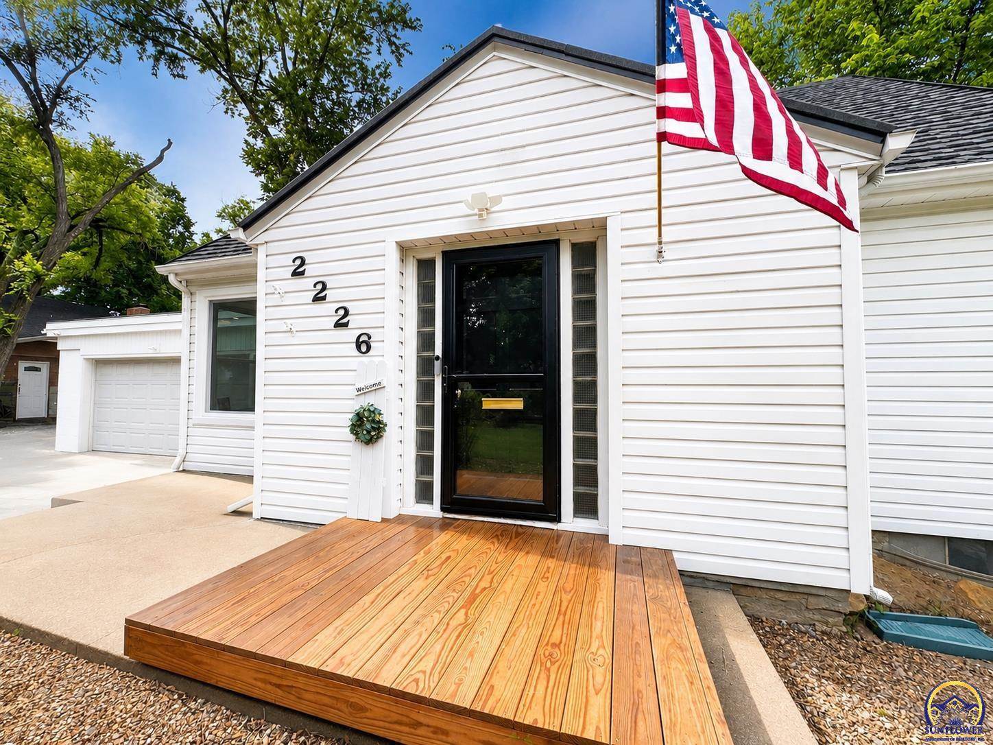 2226 SW Burnett RD, Topeka, KS 66614