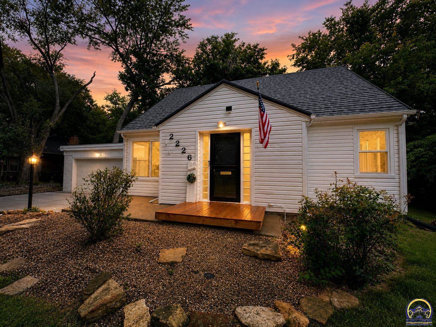 2226 SW Burnett RD, Topeka, KS 66614