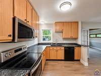 2226 SW Burnett RD, Topeka, KS 66614