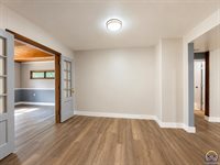2226 SW Burnett RD, Topeka, KS 66614