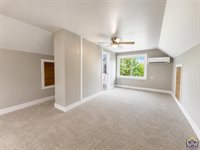 2226 SW Burnett RD, Topeka, KS 66614