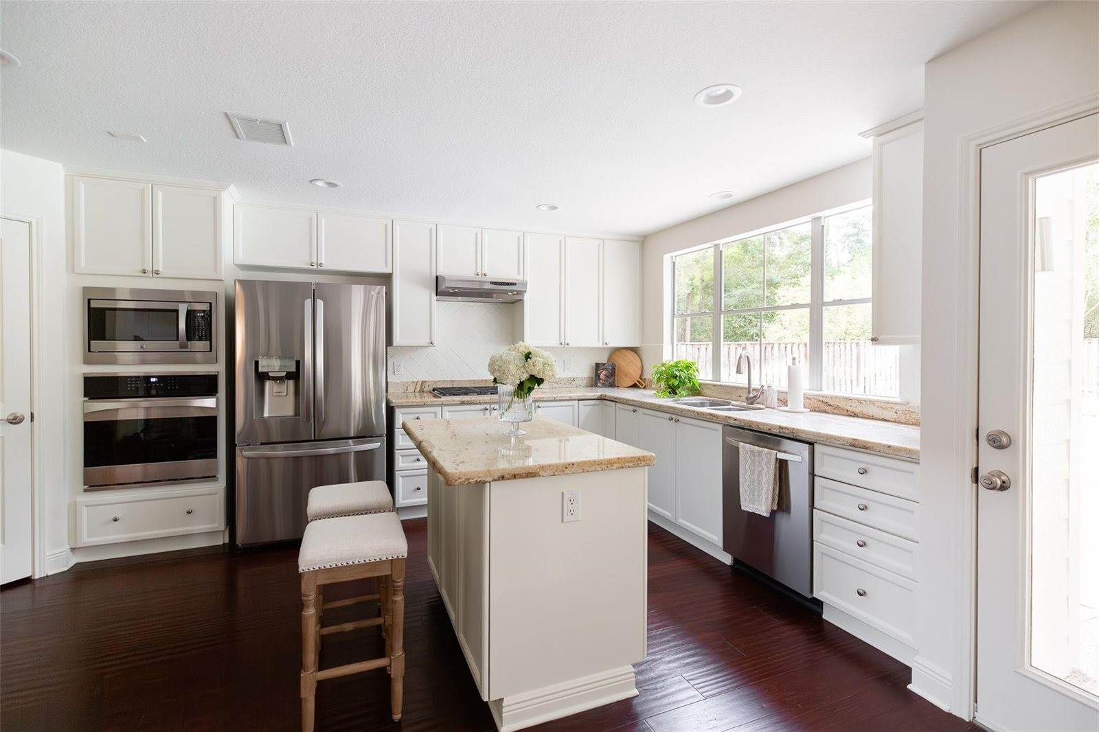 78 Lightwood Trace, The Woodlands, TX 77382