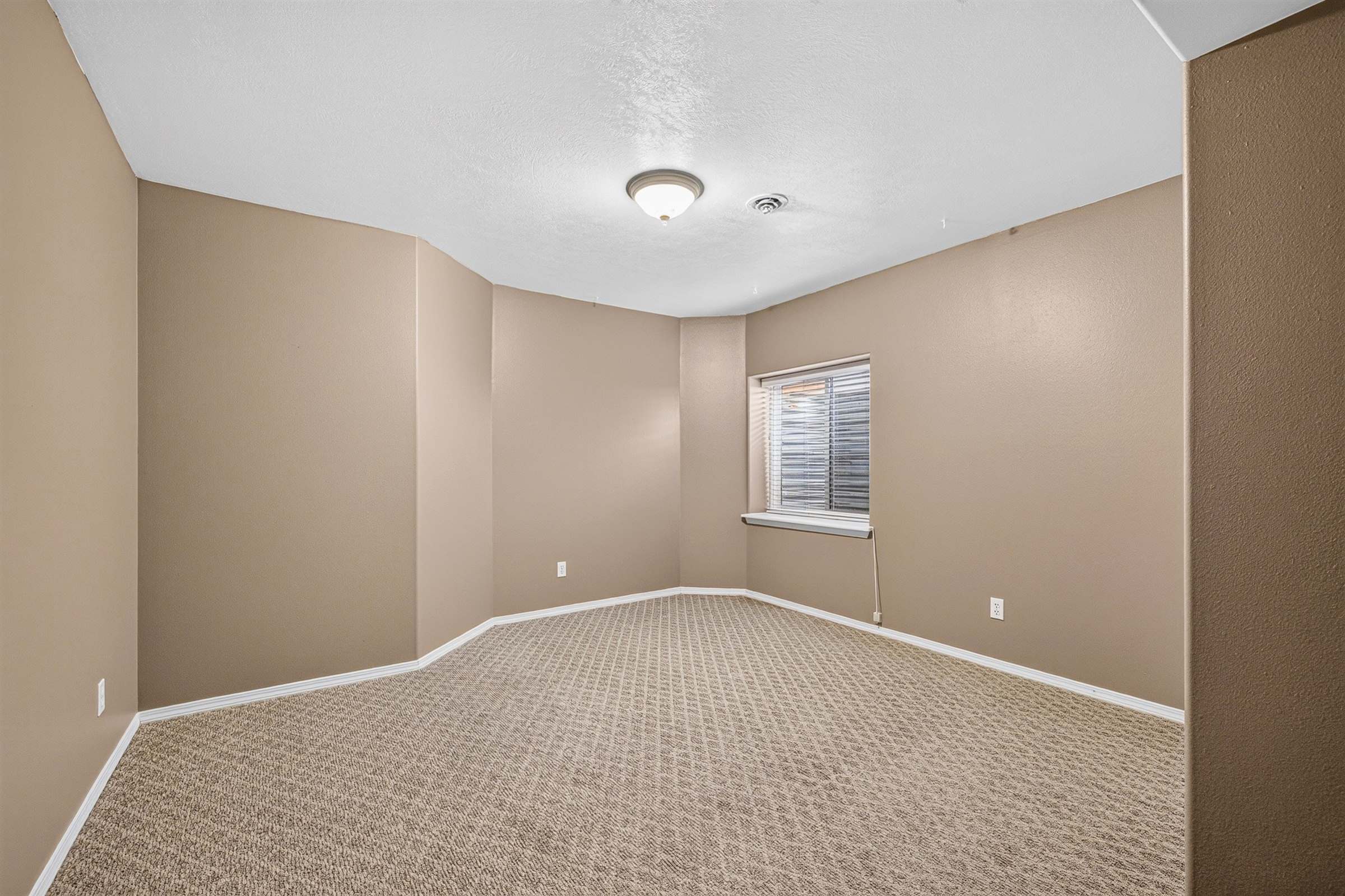 367 Poplar Dr, Elko, NV 89801