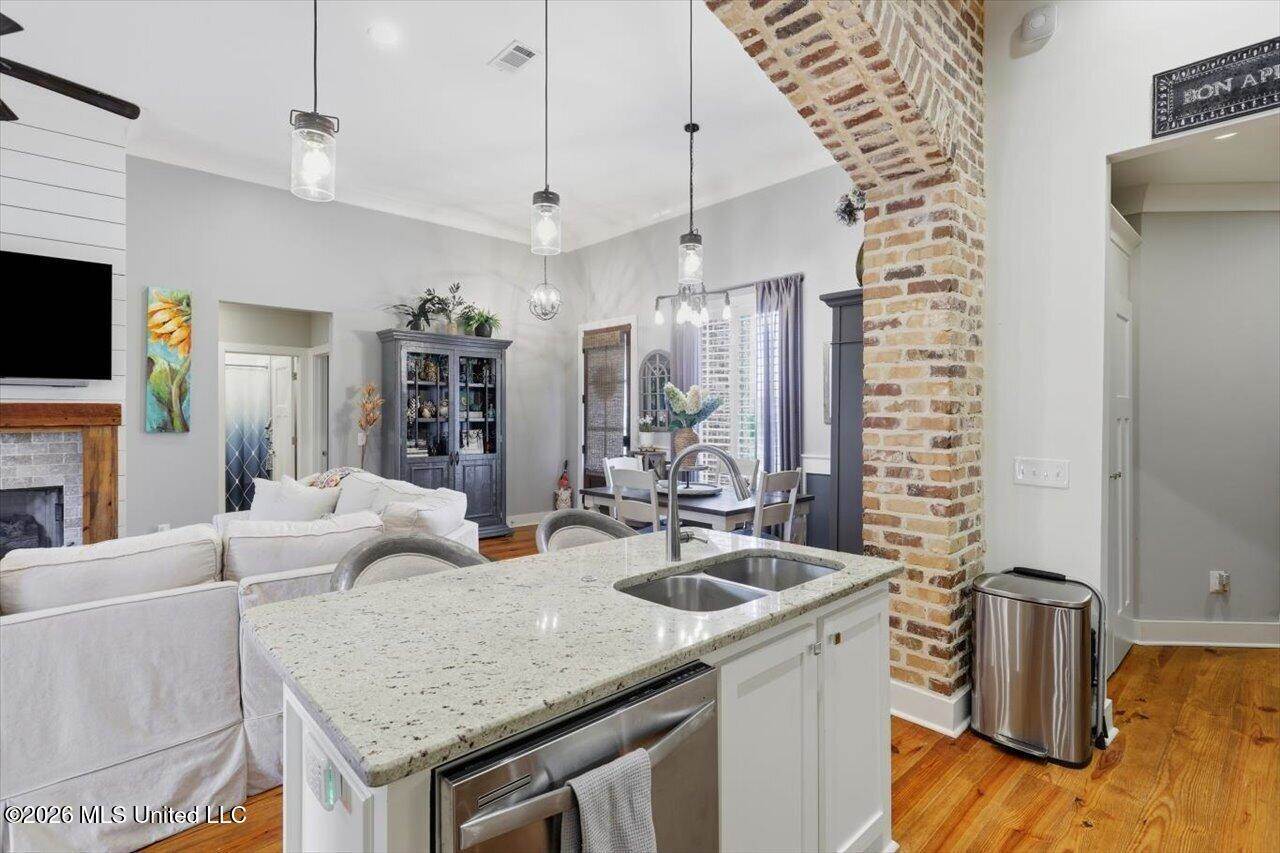 500 Treasure Cove, Flowood, MS 39232
