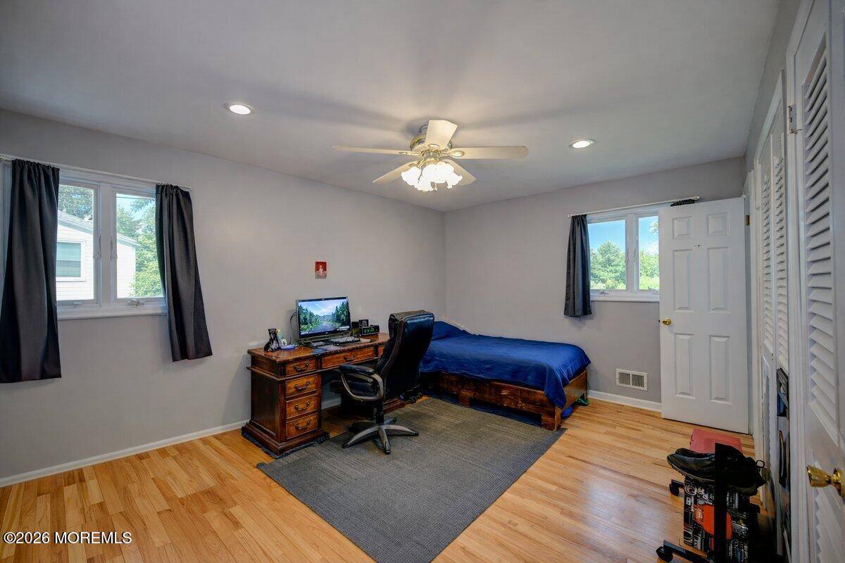 6 Meadowbrook Drive, Howell, NJ 07731