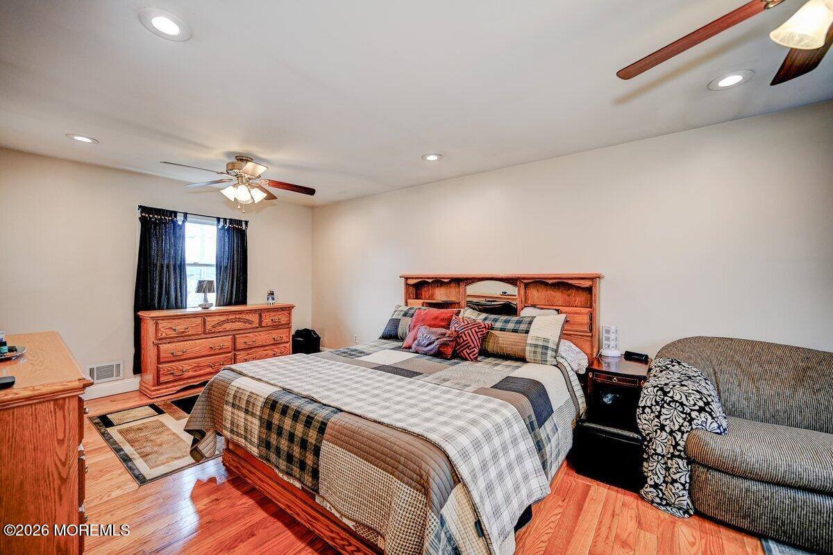 6 Meadowbrook Drive, Howell, NJ 07731