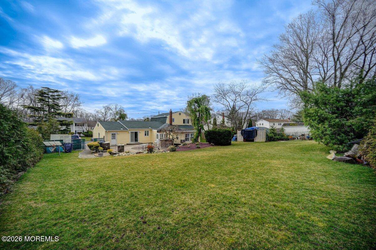 6 Meadowbrook Drive, Howell, NJ 07731
