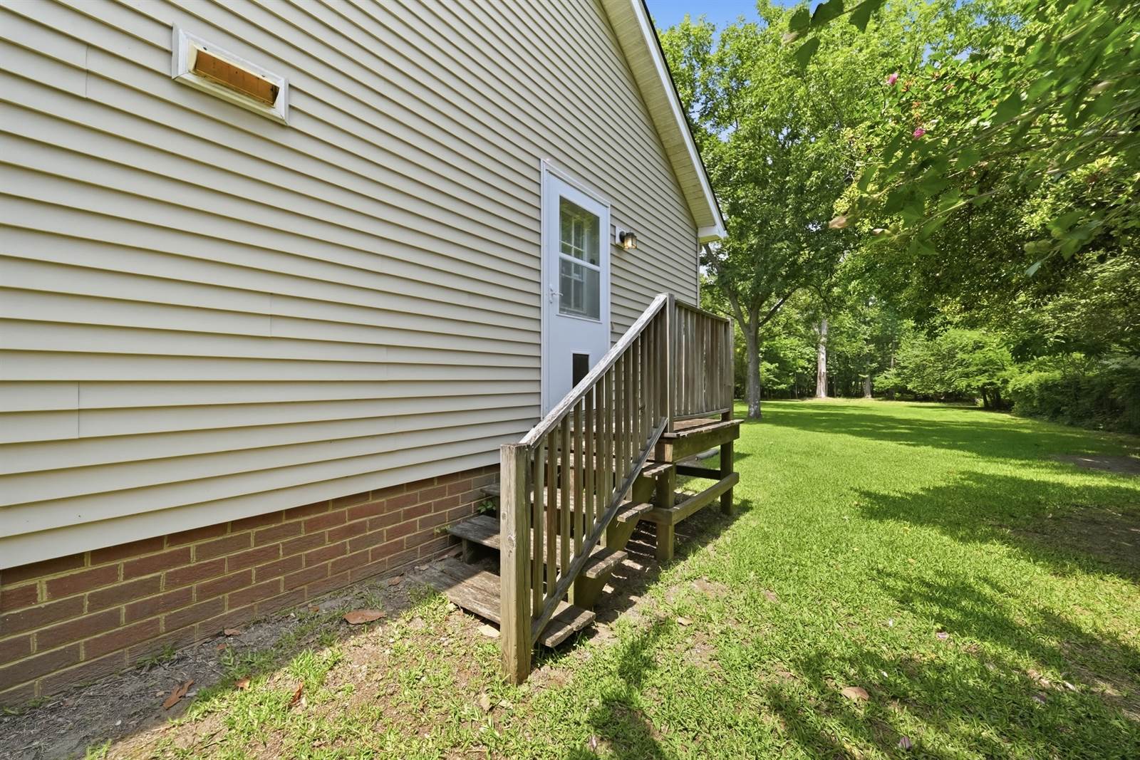 17155 Riddick Rd, Smithfield, VA 23430