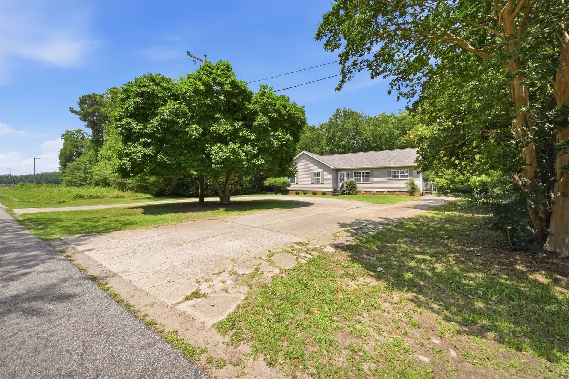 17155 Riddick Rd, Smithfield, VA 23430