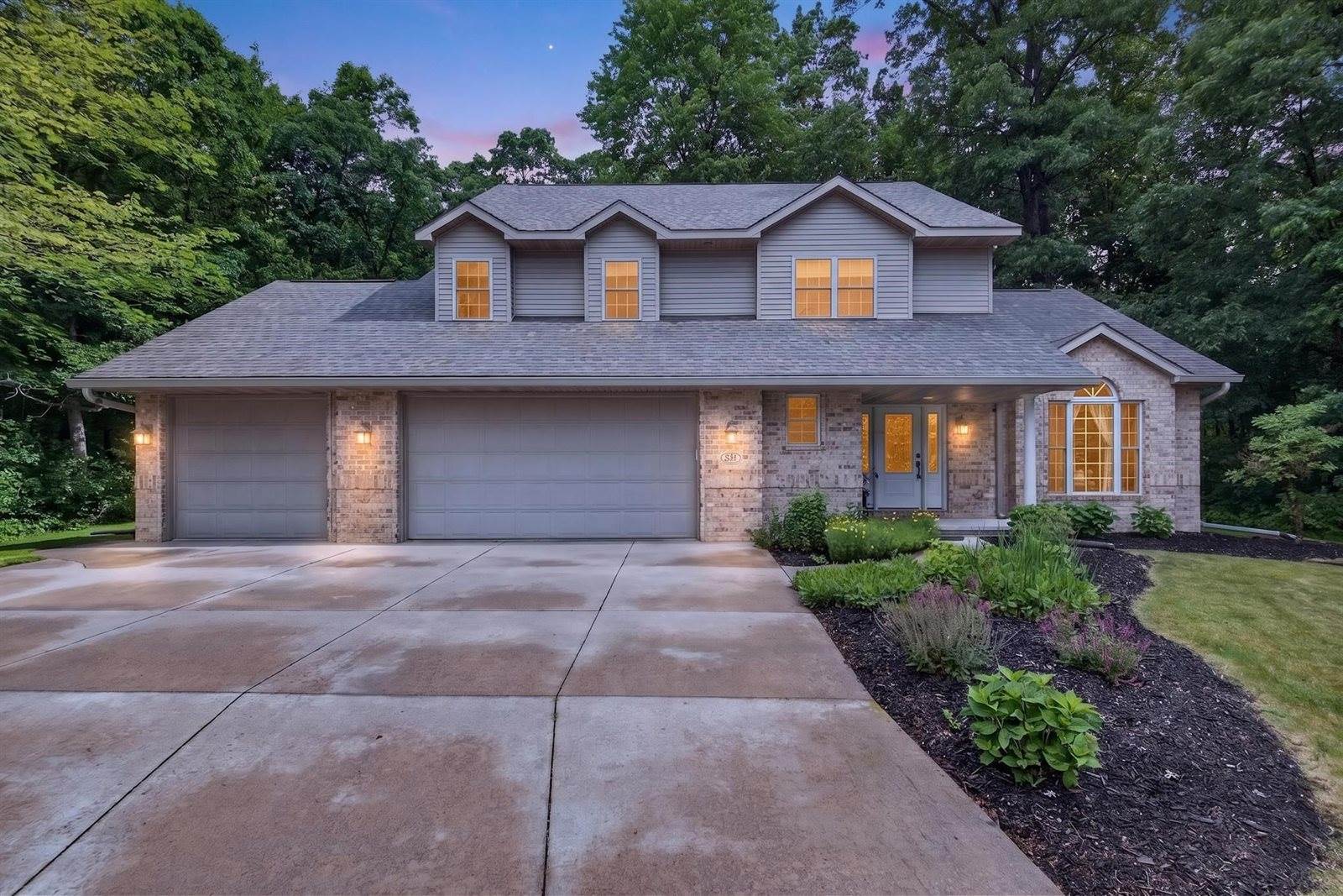 912 Cherokee Court, Waupaca, WI 54981