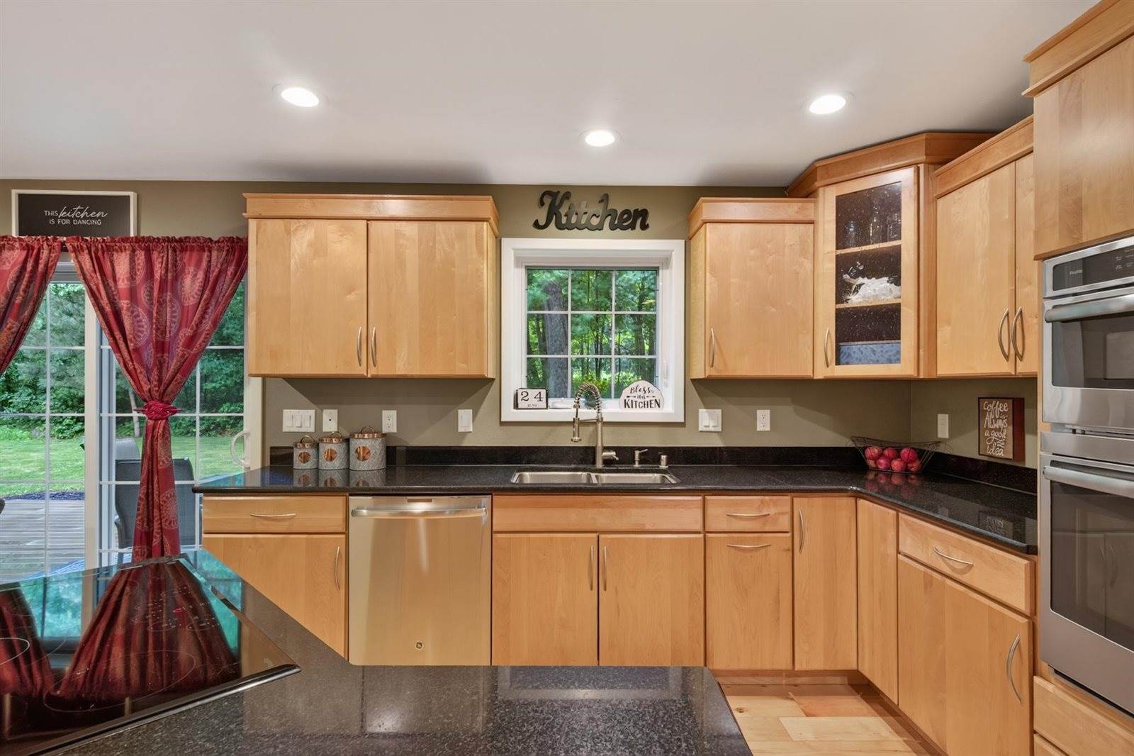 912 Cherokee Court, Waupaca, WI 54981