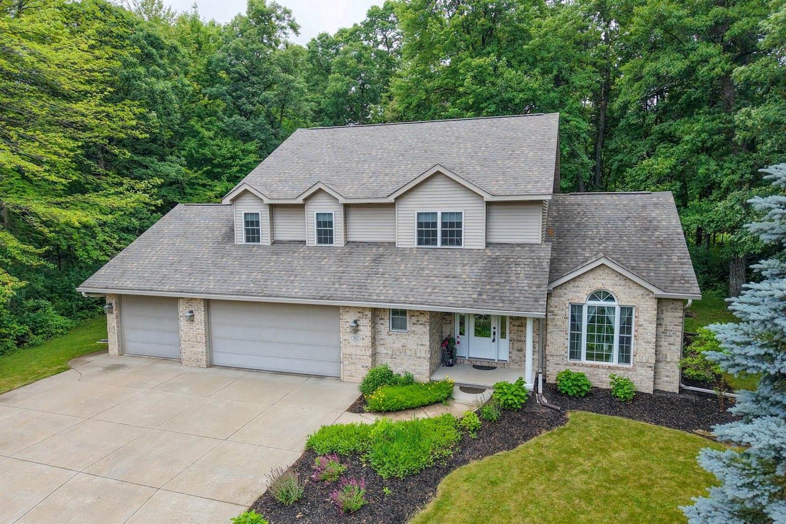 912 Cherokee Court, Waupaca, WI 54981