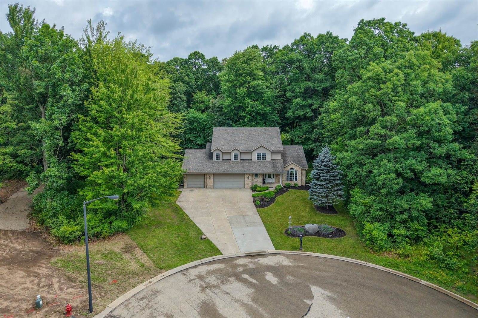 912 Cherokee Court, Waupaca, WI 54981
