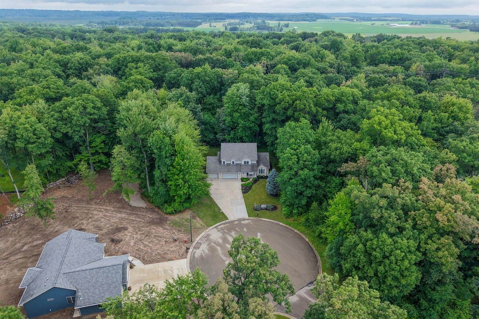 912 Cherokee Court, Waupaca, WI 54981