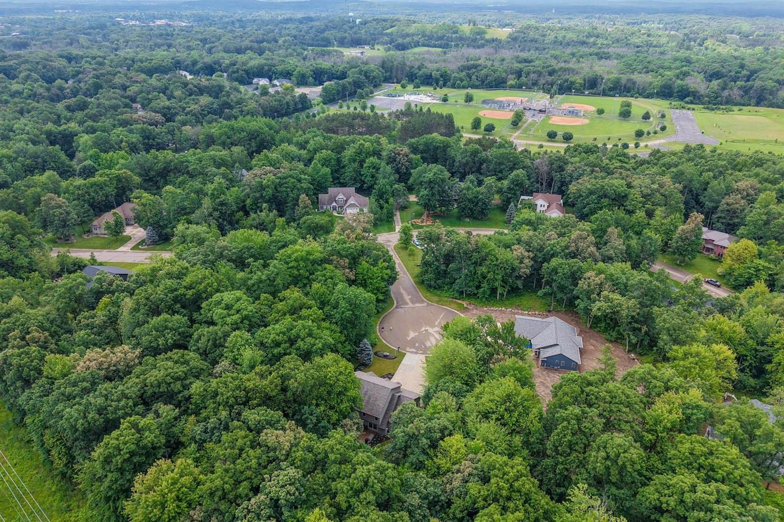 912 Cherokee Court, Waupaca, WI 54981