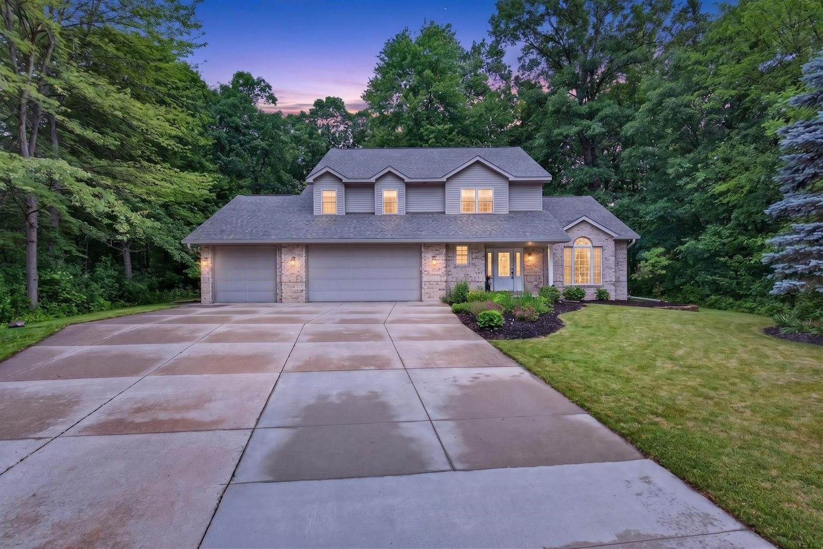 912 Cherokee Court, Waupaca, WI 54981