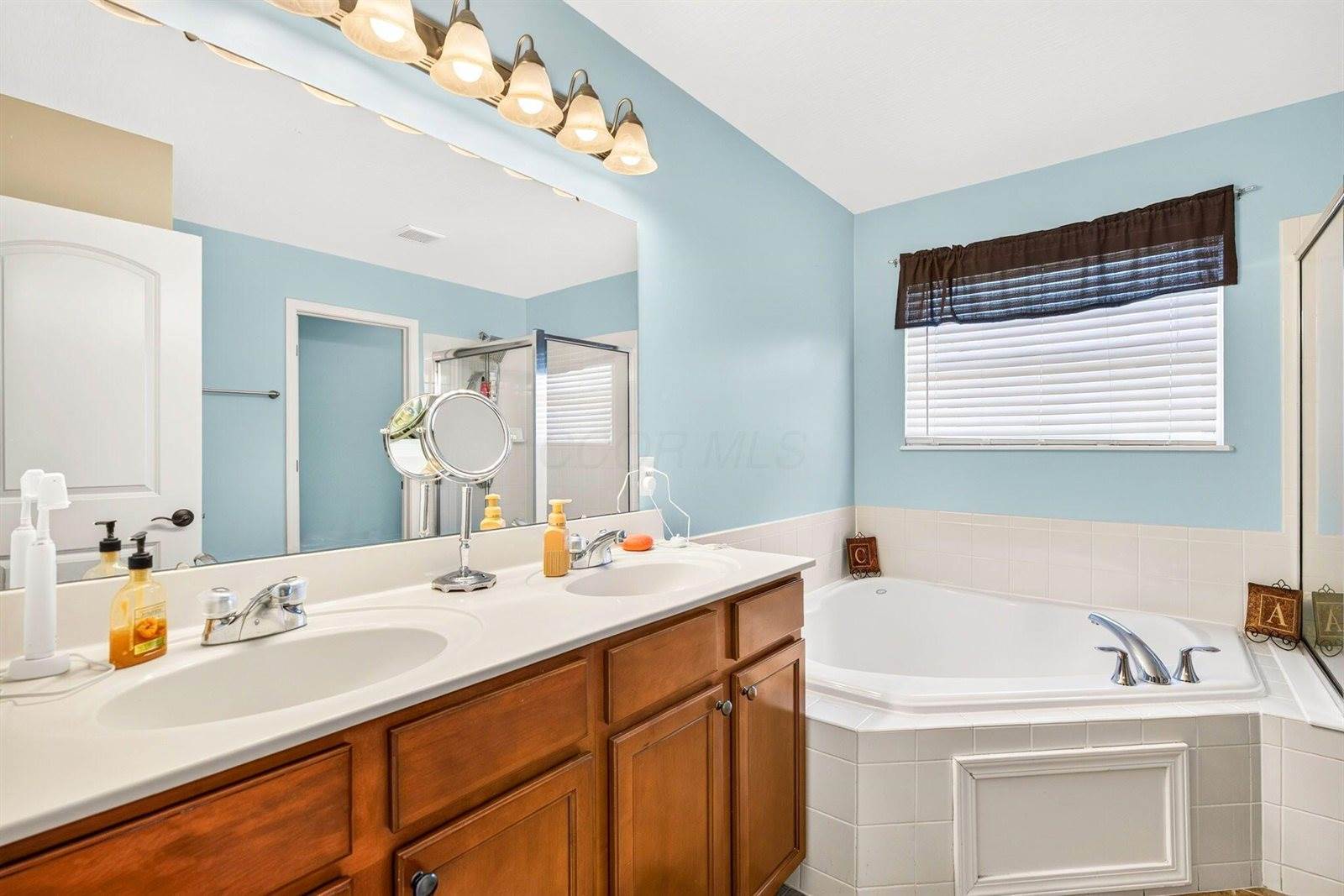7171 Blue Holly Drive, Lewis Center, OH 43035