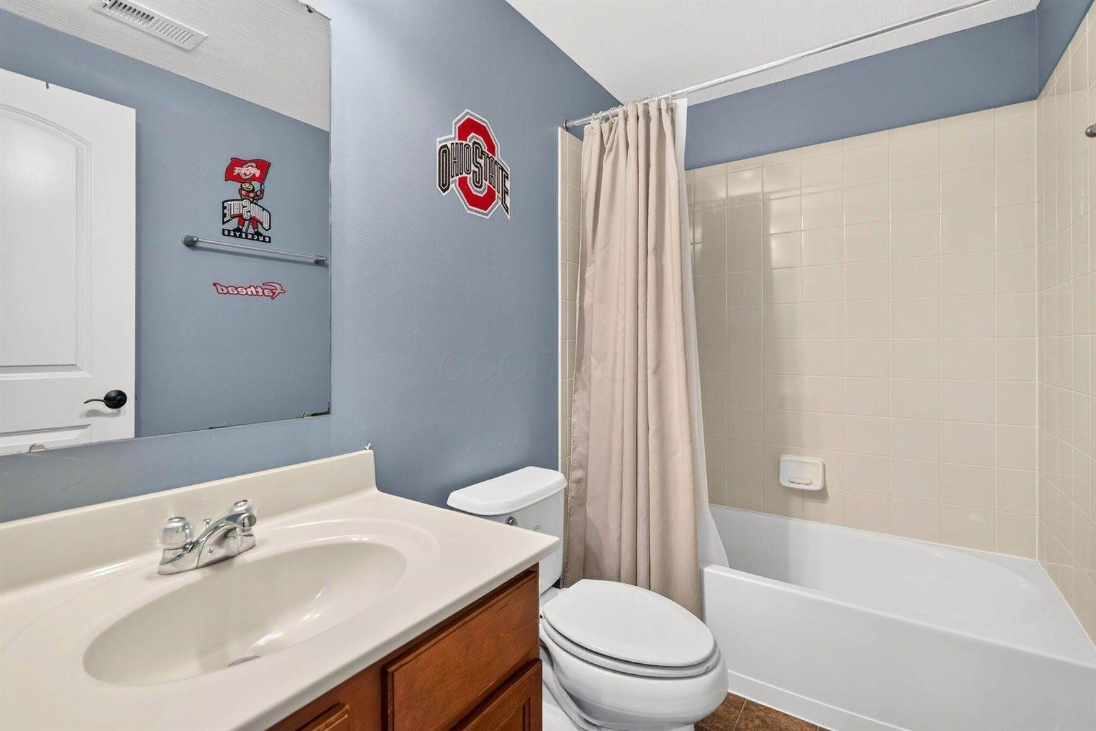 7171 Blue Holly Drive, Lewis Center, OH 43035