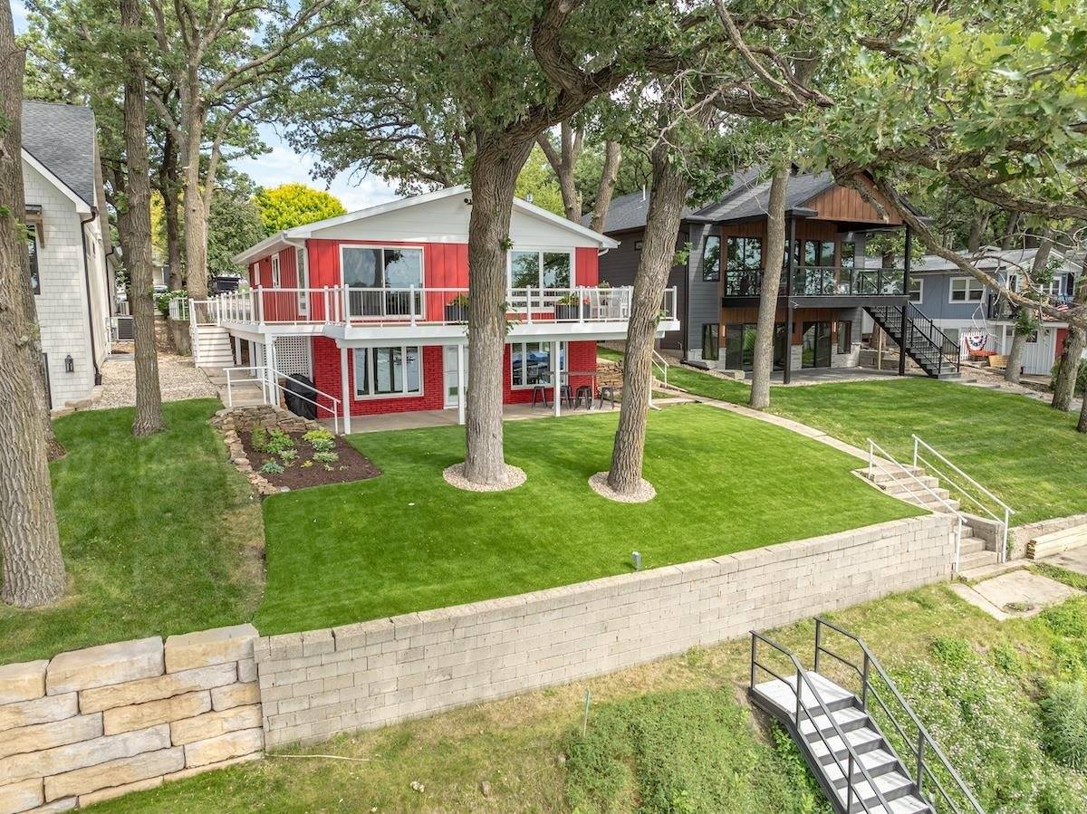 1203 Lakeshore, Okoboji, IA 51355
