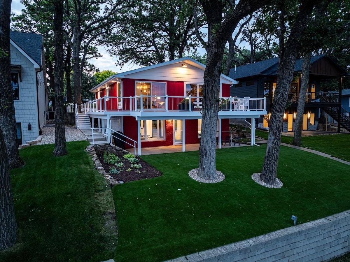 1203 Lakeshore, Okoboji, IA 51355
