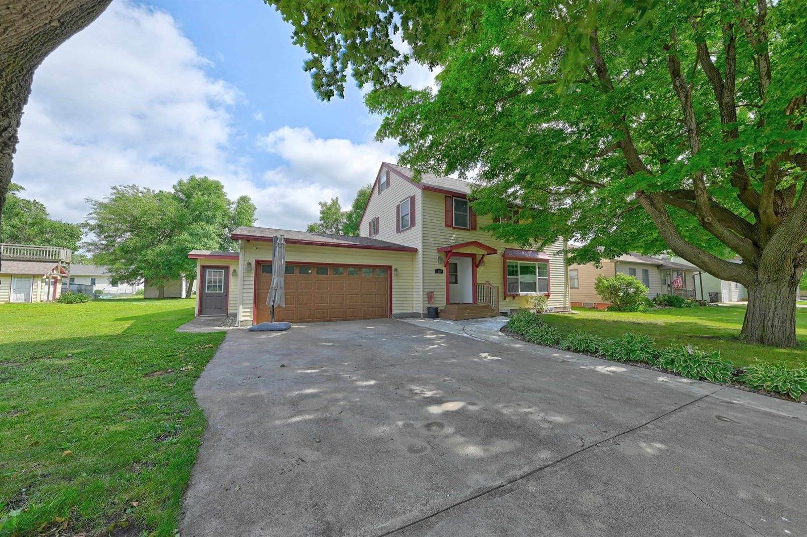 1539 Maplecrest, Estherville, IA 51334
