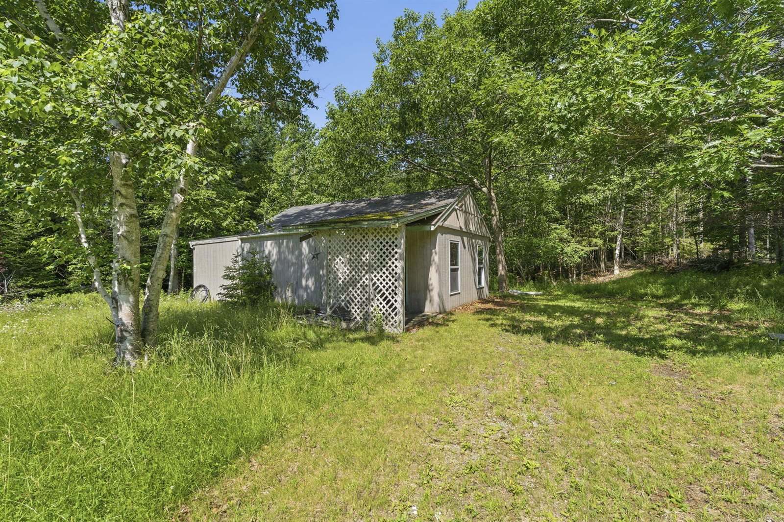 679 Oak Point Road, Trenton, ME 04605