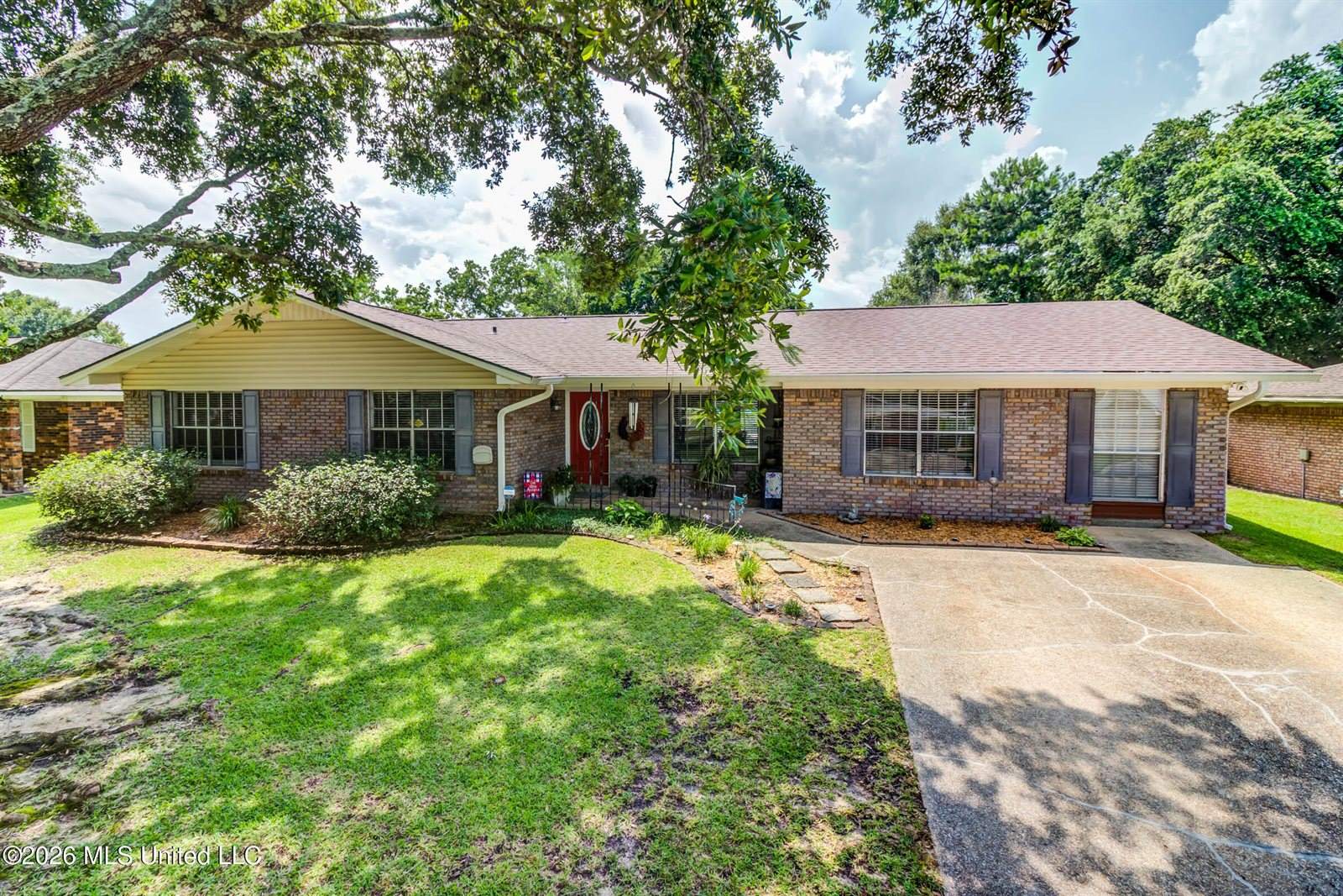 317 Annette Lane, D'Iberville, MS 39540