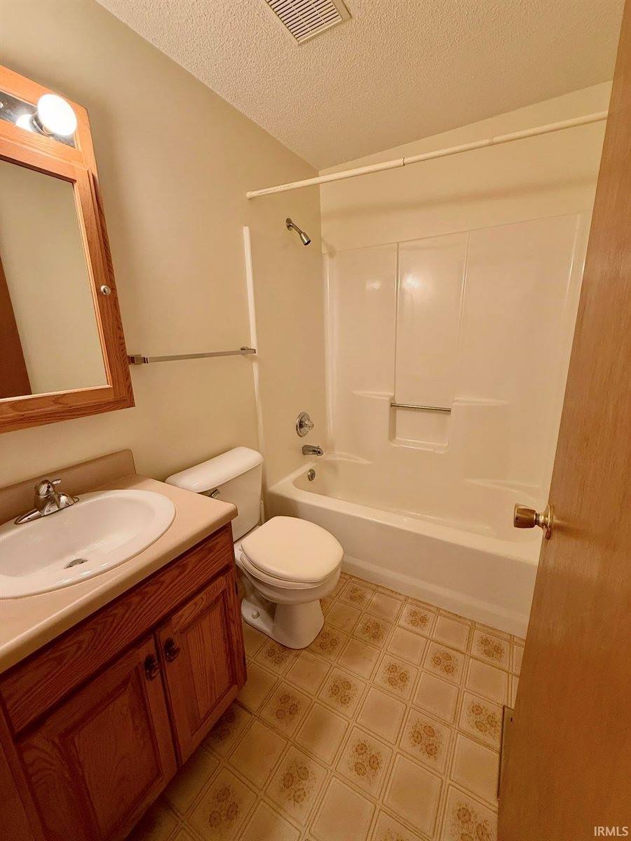 627 Bosuns Drive, Fort Wayne, IN 46819